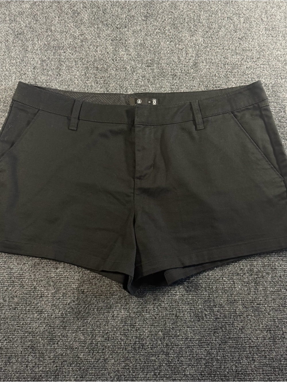 Volcom Frochickie Women's Black Chino Shorts Size 32 Casual Beach Boho Coastal